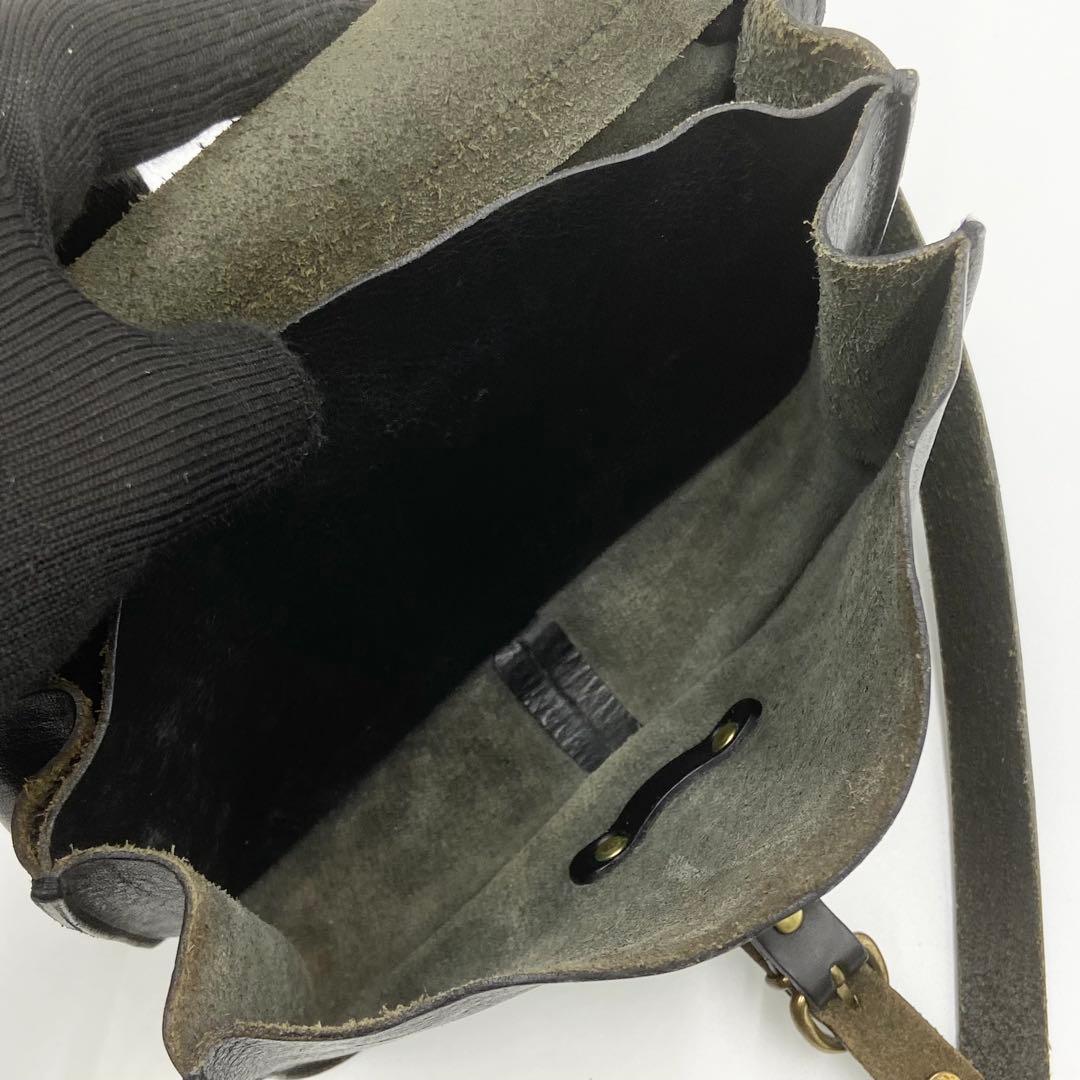 イルビゾンテ ショルダーバッグ フラップ ロゴ刻印 オールレザー