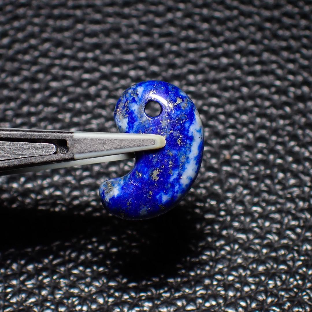 天然石 ラピスラズリ 勾玉 1 結晶 原石 鉱物標本 青金石