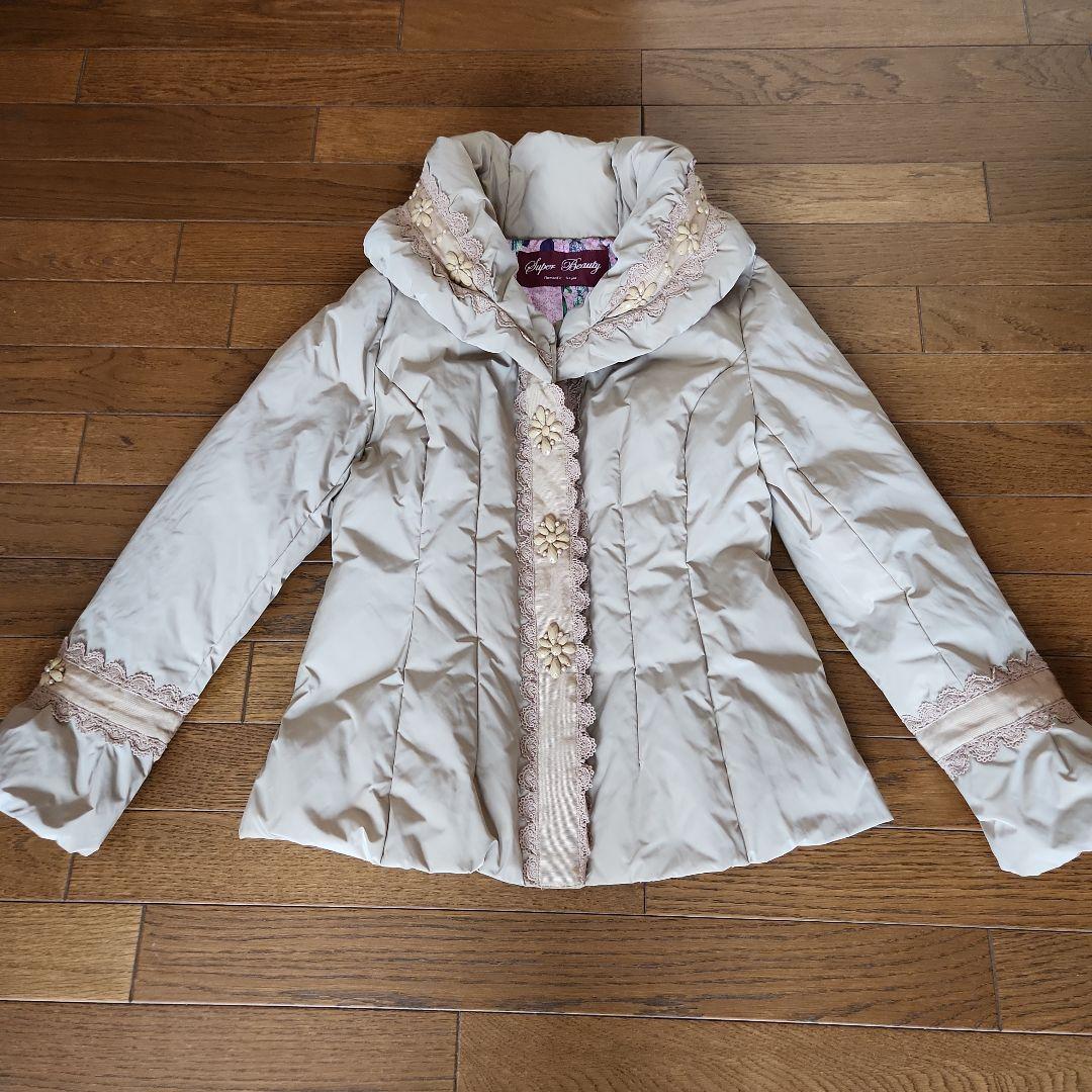 スーパービューティー ベージュ レース ビジュー ダウンジャケット