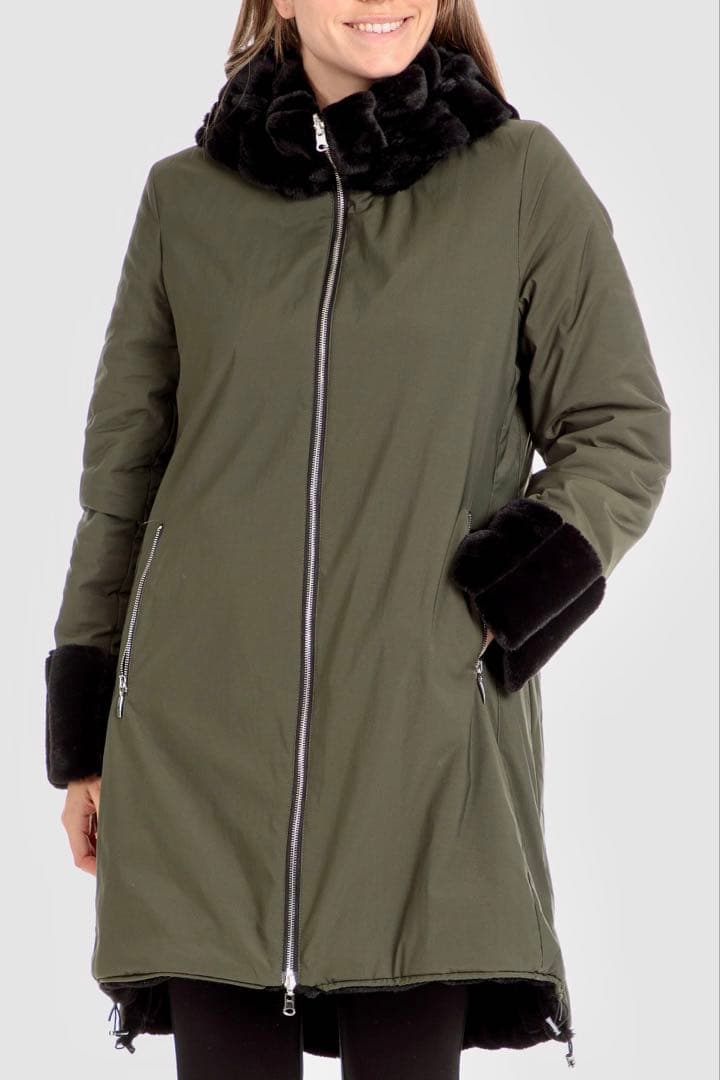 美品】オリーブグリーン フード付きダウンジャケット - メルカリ