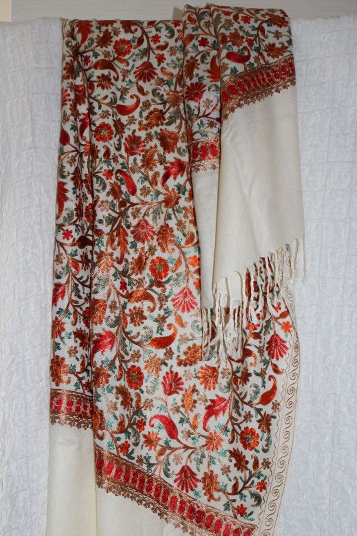 ウズベキスタン花柄スザニ（刺繍）ストール - メルカリ