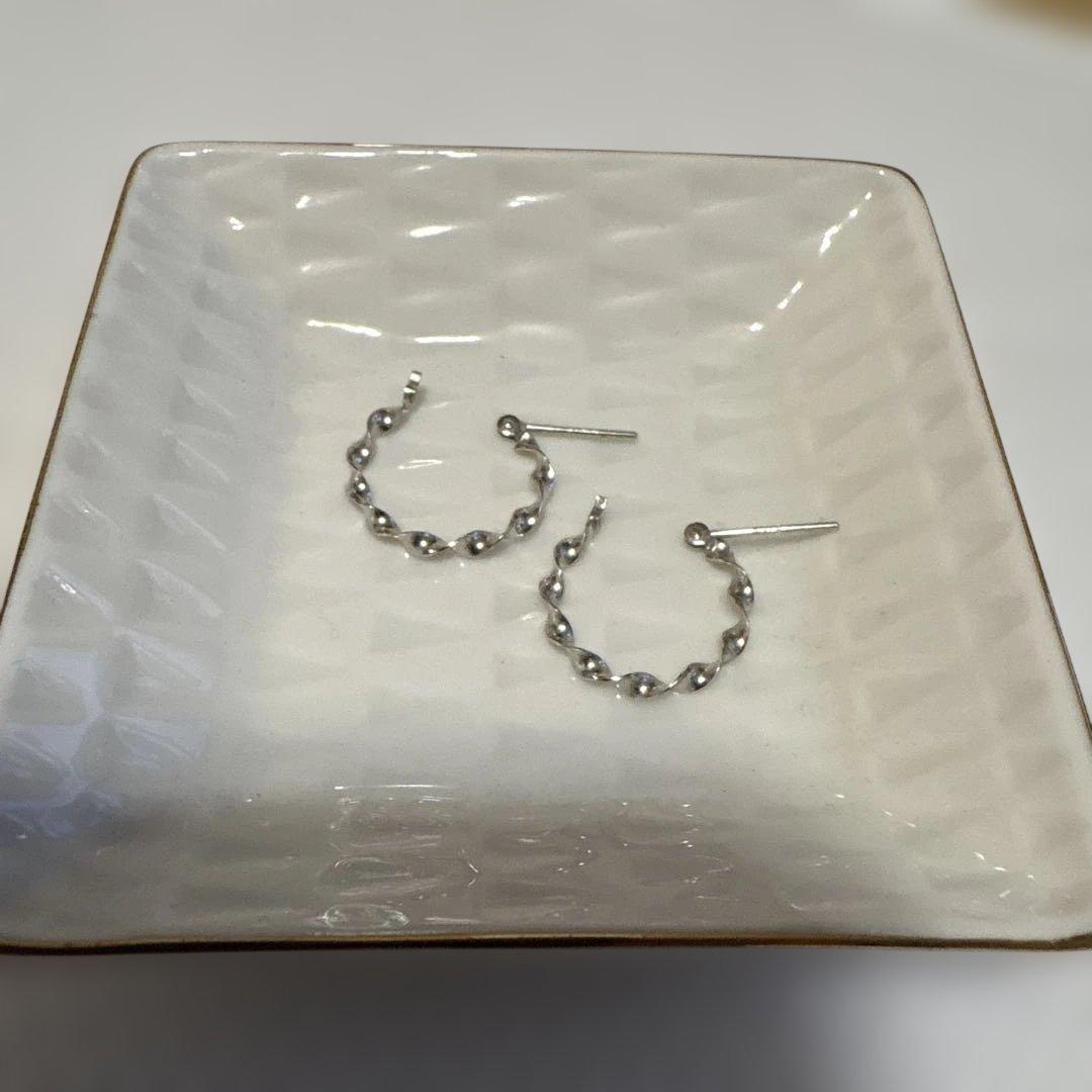 k14WGフープピアス リボン ねじり ツイスト K14コーティング ツイストフープピアス 上品ゴールド大人可愛い ねじり