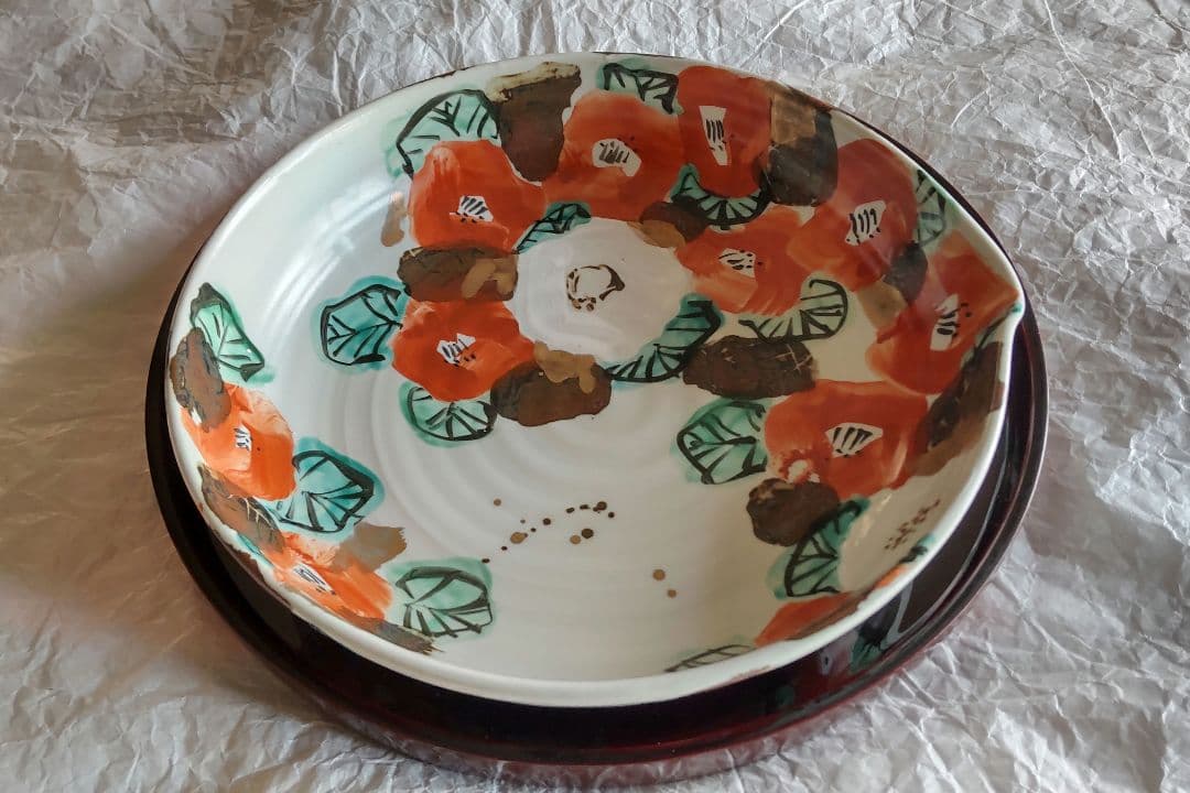 未使用 美濃焼 和田一人作 紅白 椿 片口鉢 皿 金彩 未使用 美濃焼 和田一人作 紅白 椿 片口鉢 皿 金彩 - メルカリ