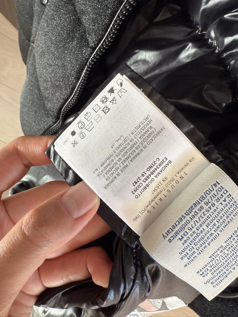 希少】【極美品】MONCLER ブラック ラメ ダウンジャケット 0 - メルカリ