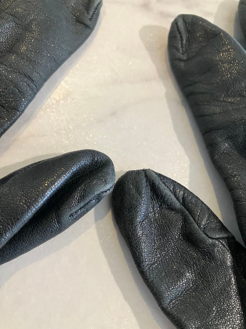 ディオール グローブ レザー手袋 黒 カデナ、鍵チャーム付き Dior