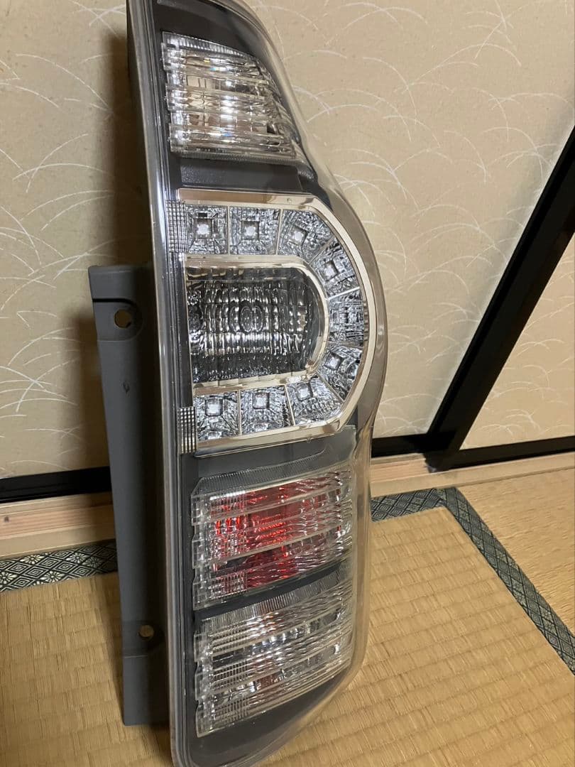 70系ヴォクシー テールランプ 右側 - メルカリ