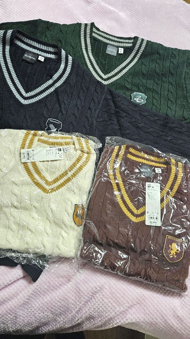 GU ハリー・ポッターセーター４枚セット ハリー・ポッター」とのスペシャルコレクション | 株式会社ジーユーの