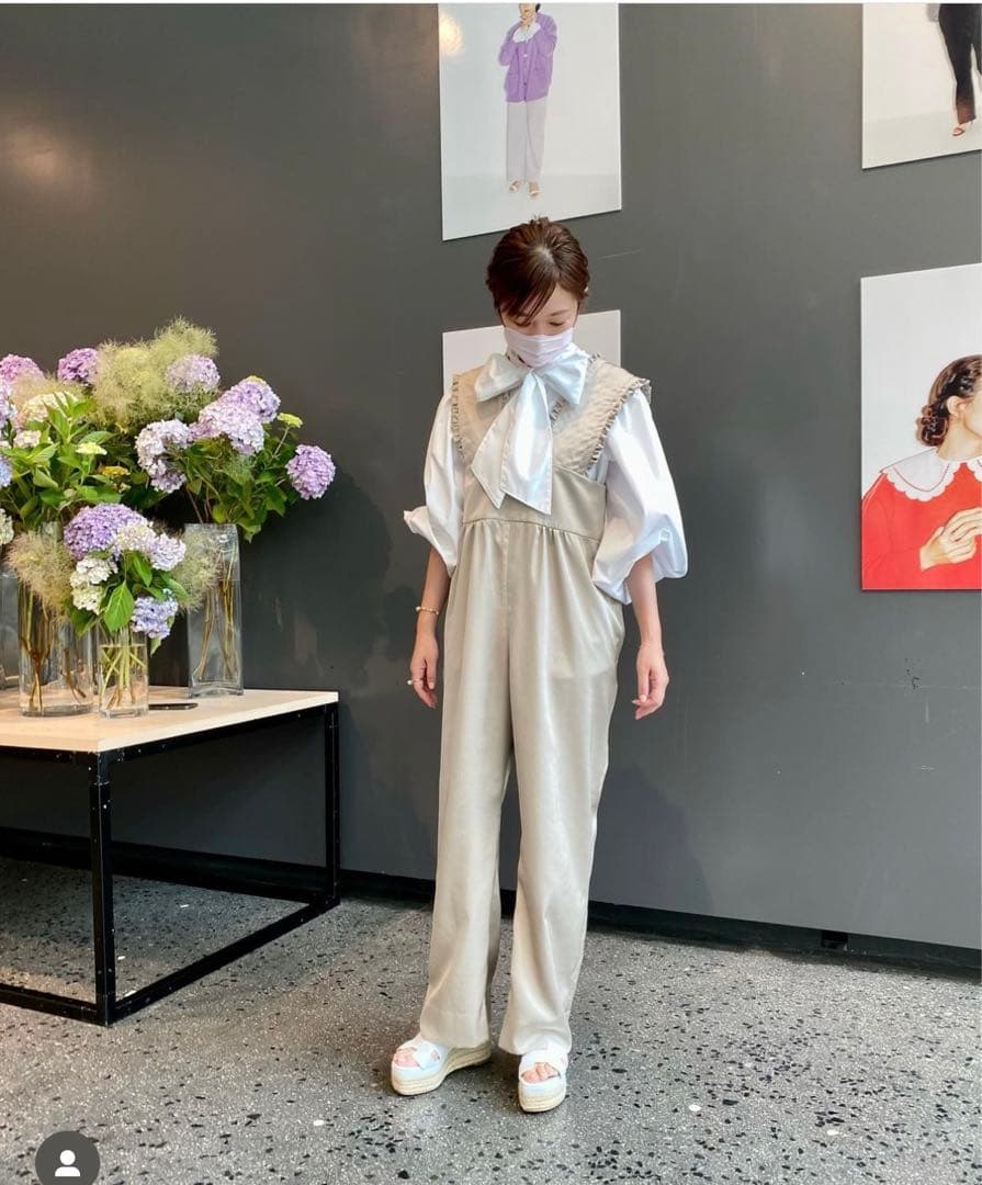 yori 完売！サテンフリルサロペット ベージュ 高価