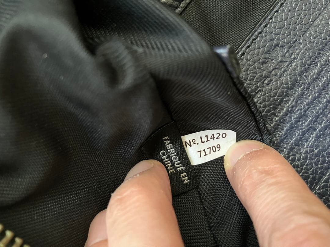 い*き様 COACH コーチ レザー ボディバッグ ミッドナイトブルー - メルカリ