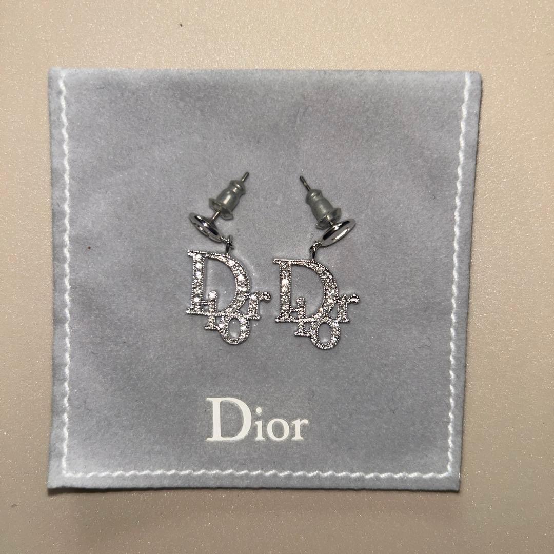 【未使用Diorシルバーピアス 証明書付（箱付） Dior ピアス 未使用 保証書付き シルバー クリスチャンディオール DIOR