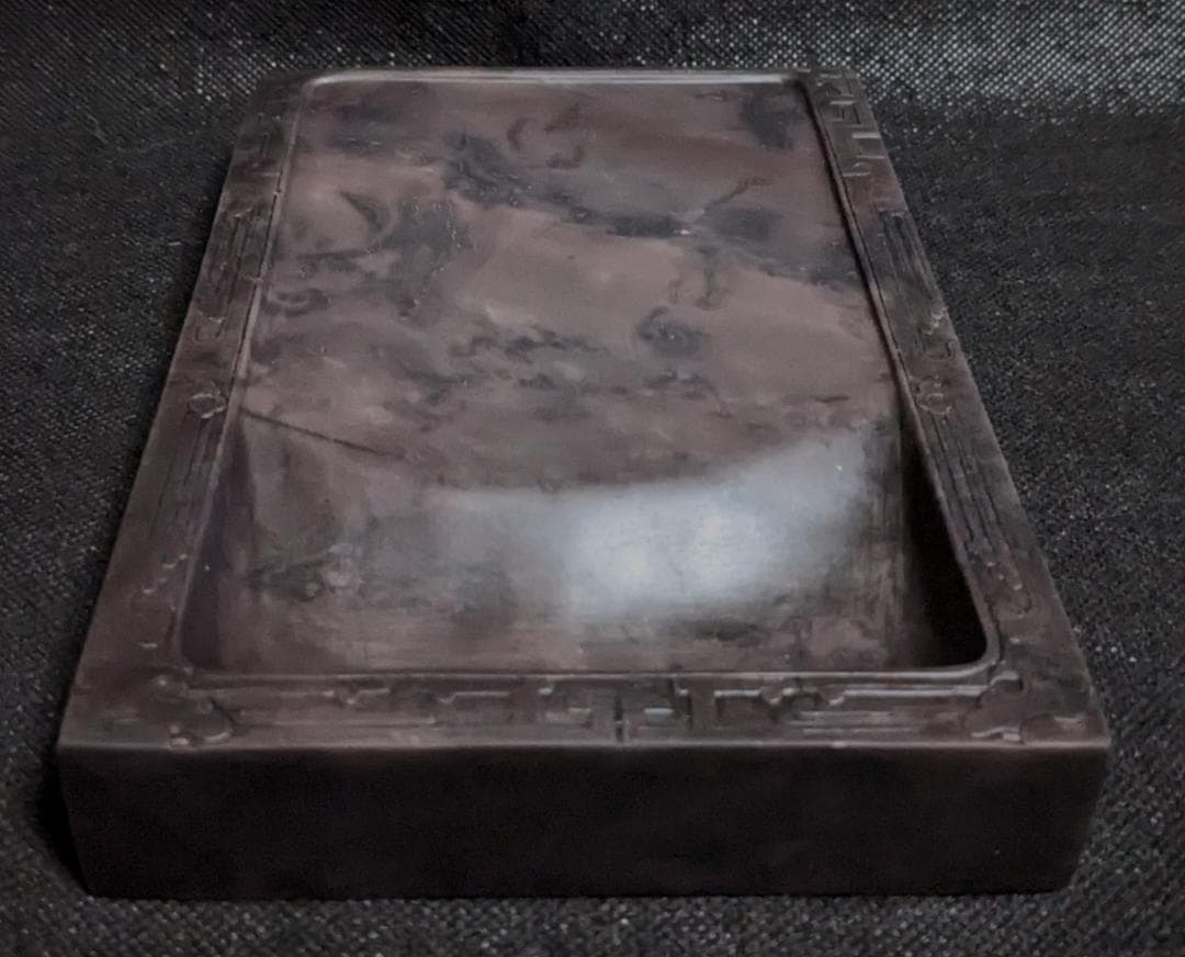 端渓硯 饕餮文】◇玳瑁斑・蟻脚青花・火捺が美しい朝天巌◇唐木共箱