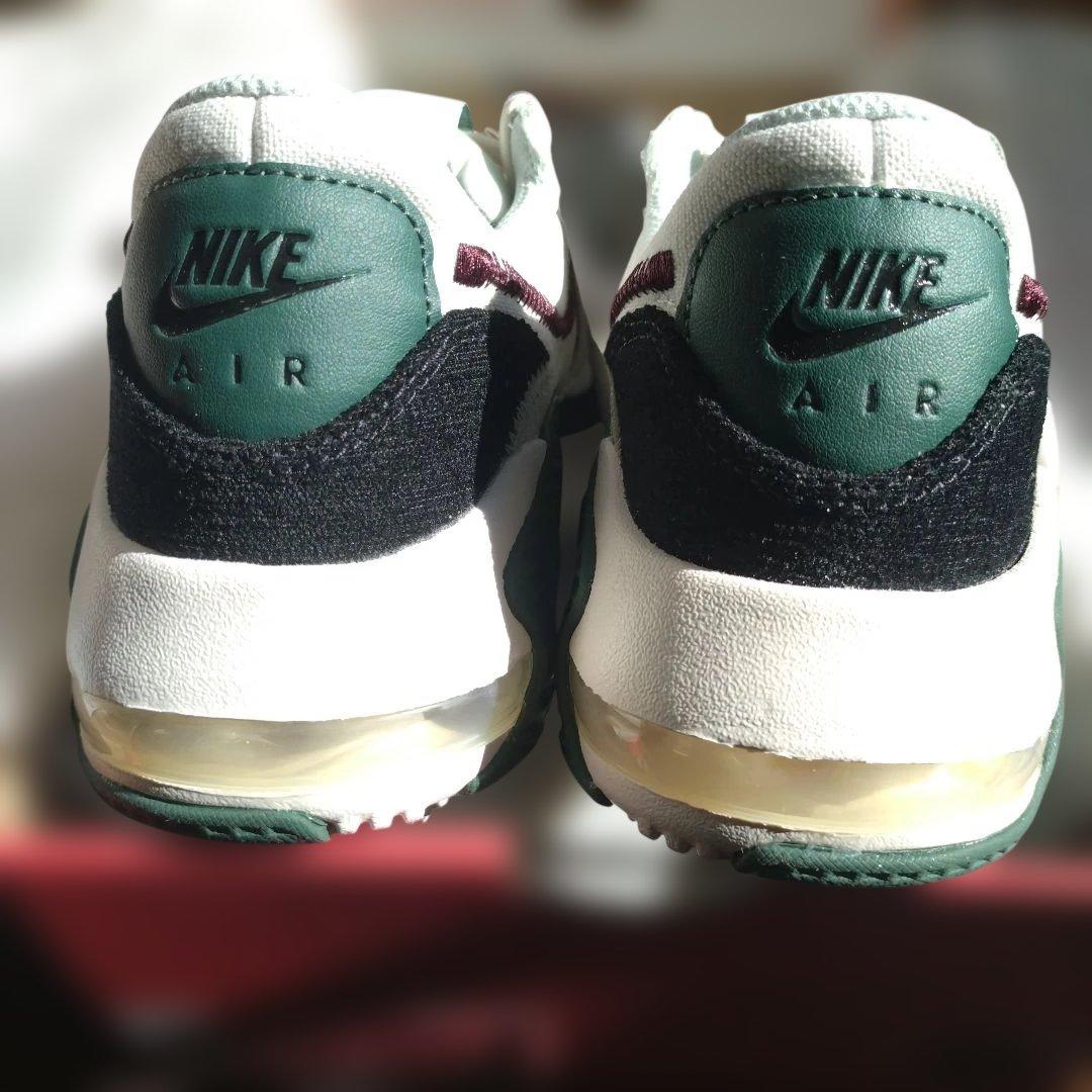 新品　Nike Air Max スニーカー グレー/グリーン 24.5①