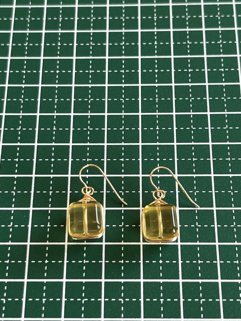 14kgfピアス レモンクォーツキューブ 天然石 - メルカリ