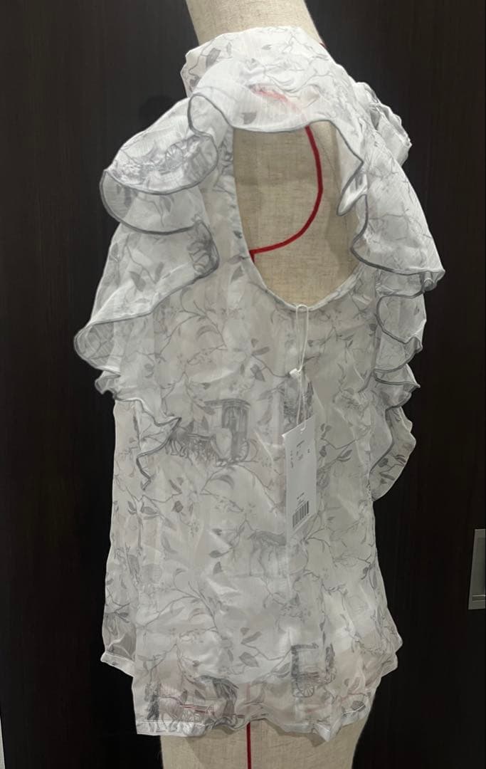 新品未使用 ミシェルマカロン ロイヤルフルールフリルブラウス - メルカリ