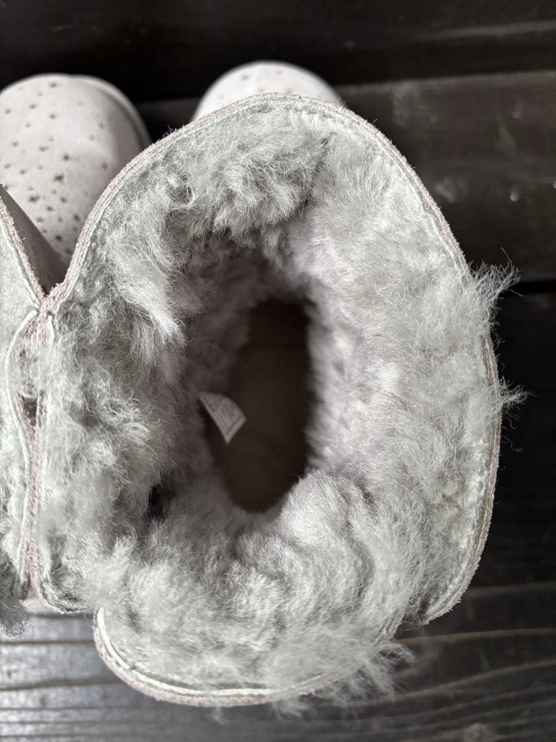 程度良好UGG グレー 星型デザインムートンブーツ - メルカリ