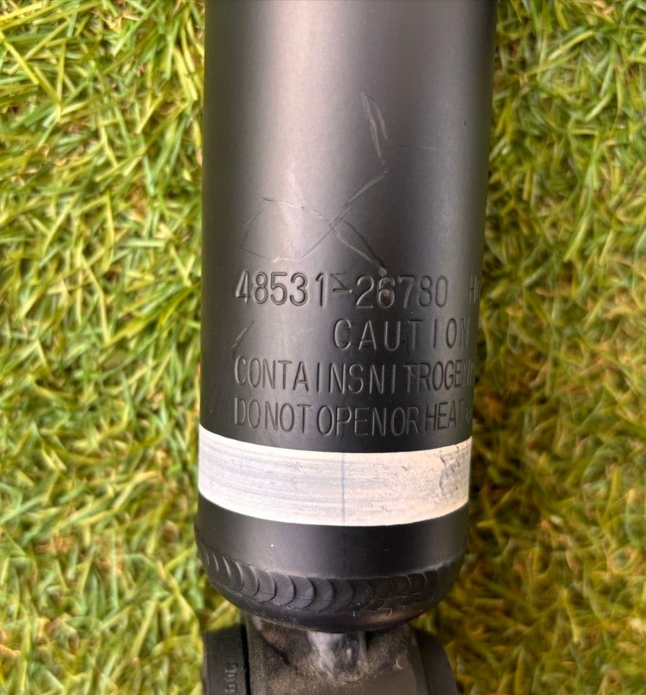 新車外し】 トヨタ ハイエース200系 純正ショックアブソーバー 1台分