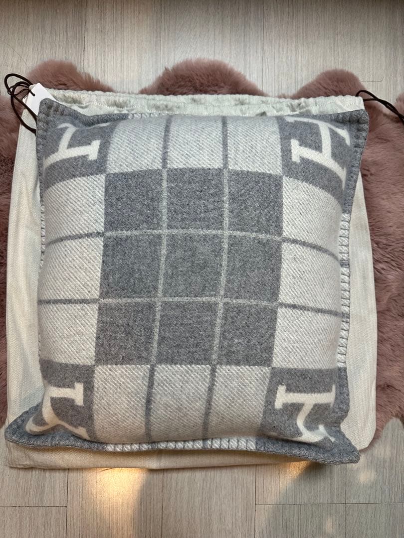 ぴんの　新品未使用 クッション 《アヴァロンIII》 PM グレー 2個