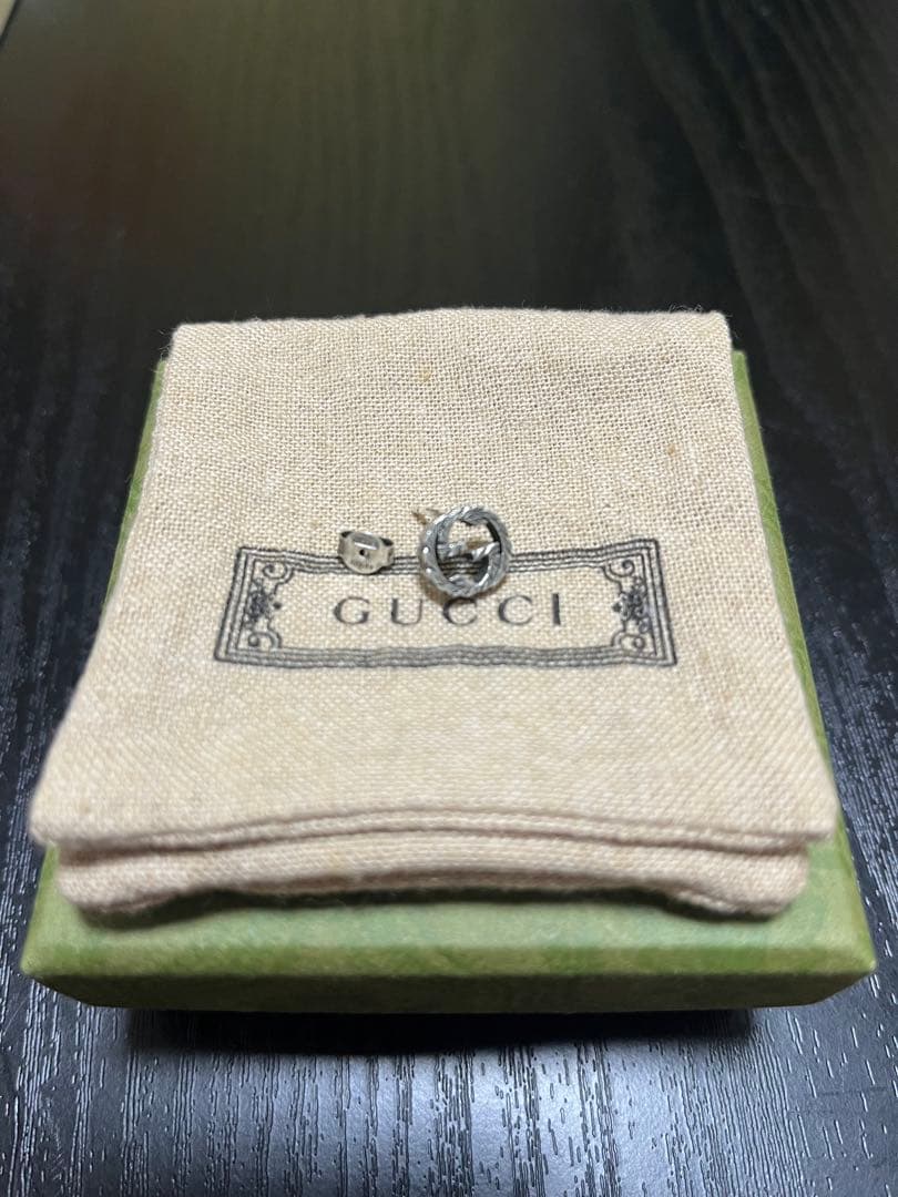 柊*様 GUCCI インターロッキングピアス Ag925 Gロゴ 箱、証明書付き GUCCI（グッチ） ピアス インターロッキングG シルバー925 男女兼用