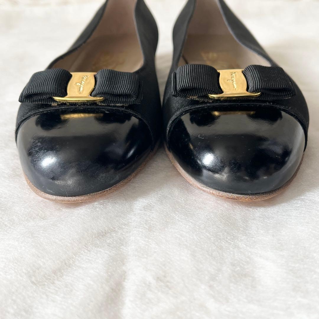 サルヴァトーレフェラガモ レザーパンプス ブラック リボン ヴァラ 黒