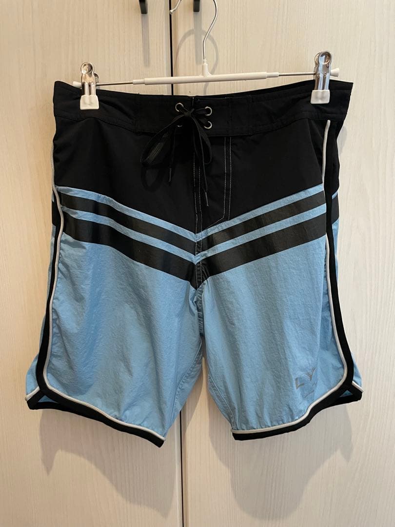 きゅーぴー　 LYFT サーフパンツ 水色・黒 LYFT(リフト)トレーニングウェア/パンツ:Stripe Pants - L.Blue – LÝFT