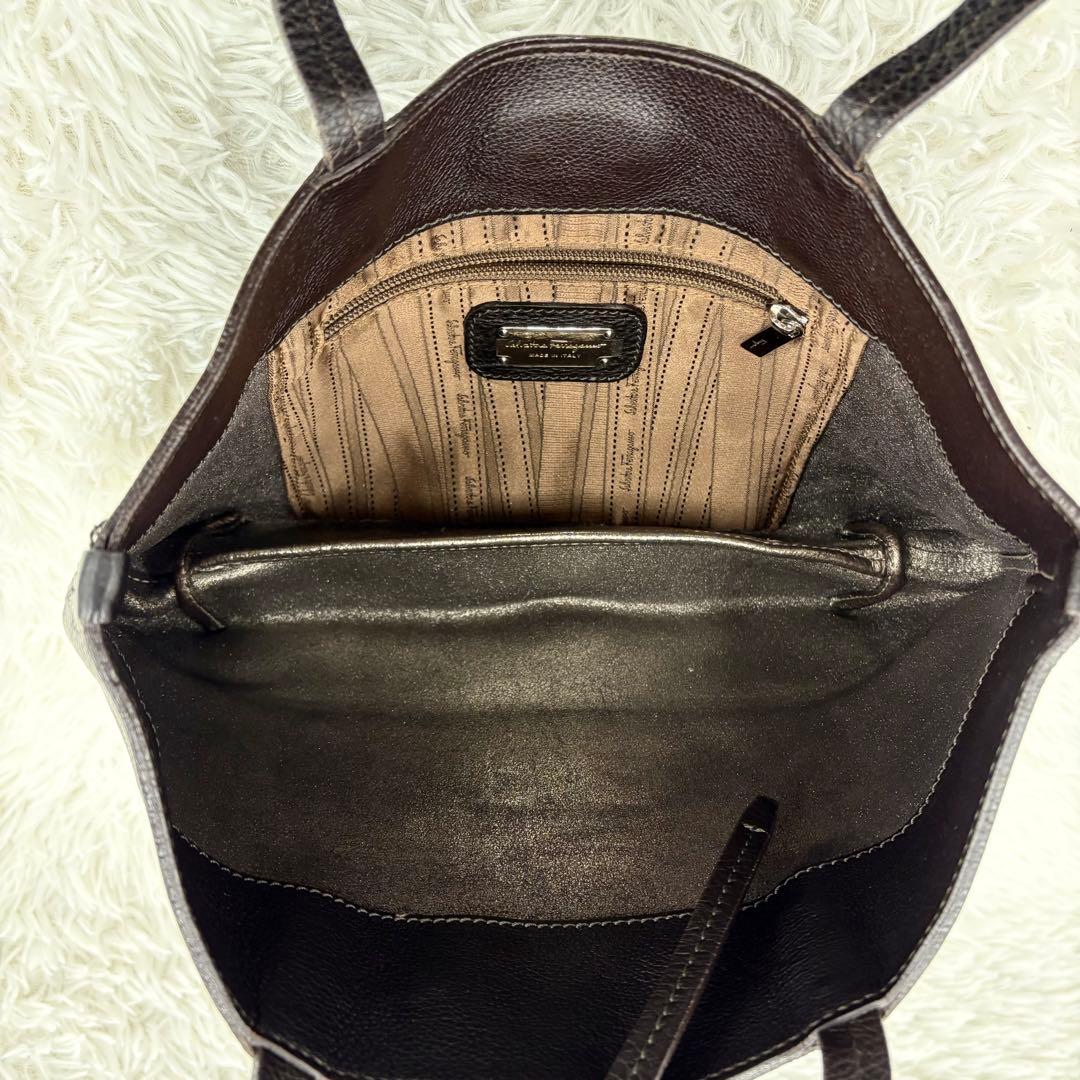 フェラガモ ダブルガンチーニ レザー トートバッグ ダークブラウン