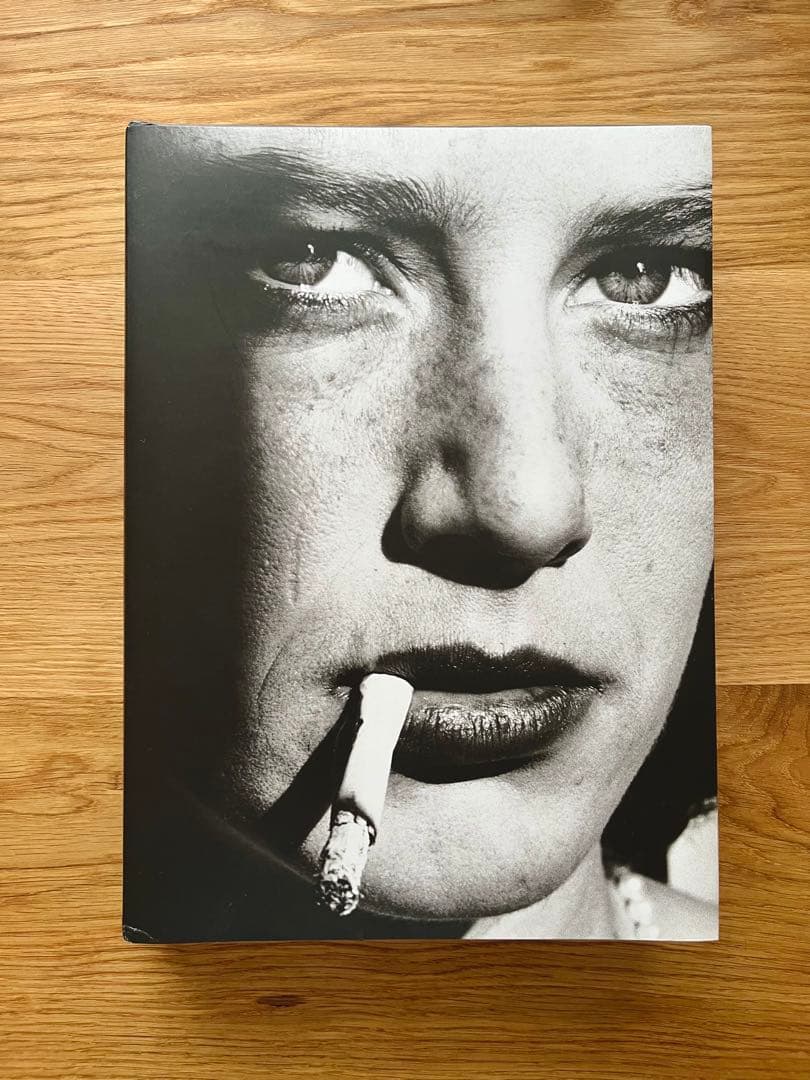 helmut newton legacy：ヘルムート・ニュートン 写真集 - メルカリ