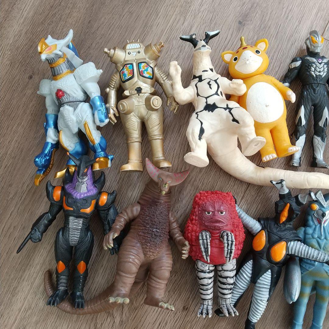 ウルトラマン ソフビ 怪獣 ソフビ まとめ売り 収納ケース付き おもちゃ