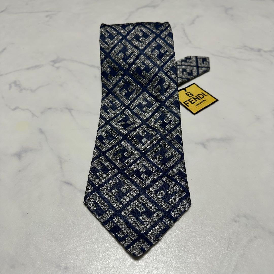 未使用級美品 人気デザイン フェンディFENDI ネクタイ ズッカ柄