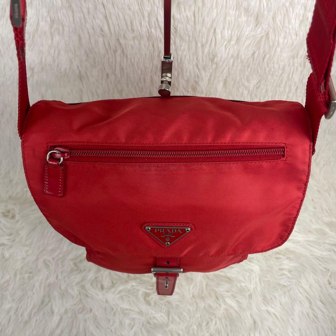 美品】プラダ PRADA ショルダーバッグ 三角ロゴプレート レッド - メルカリ