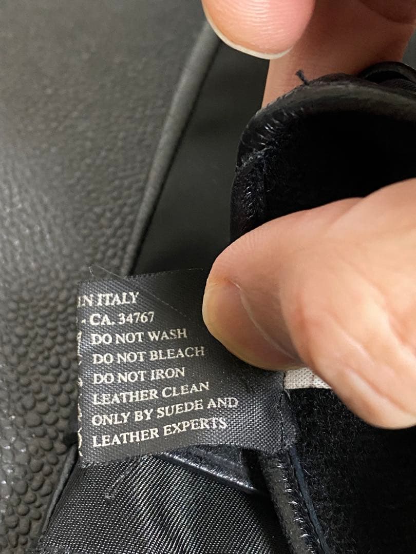 PRADA ブラック合成皮革手袋 ベルト付き - メルカリ