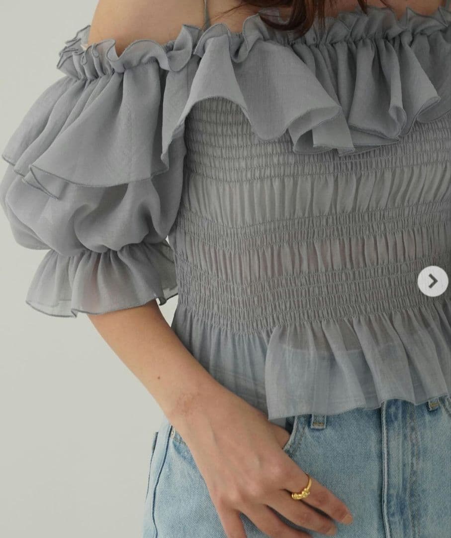 ココディール シャーリングオフショルブラウス - メルカリ