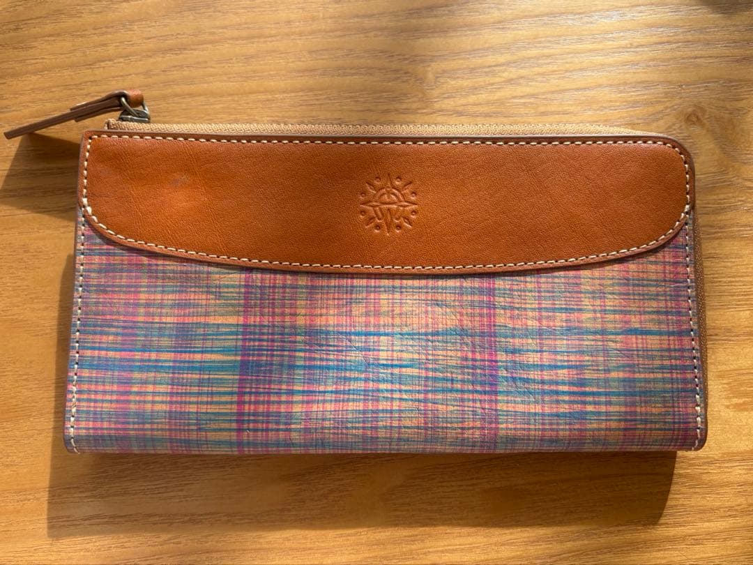 【美品】Dakota アトリエ　Ｌ字長財布 Dakota（ダコタ） L字ファスナー長財布 小さめ 薄型 チェック 手描き