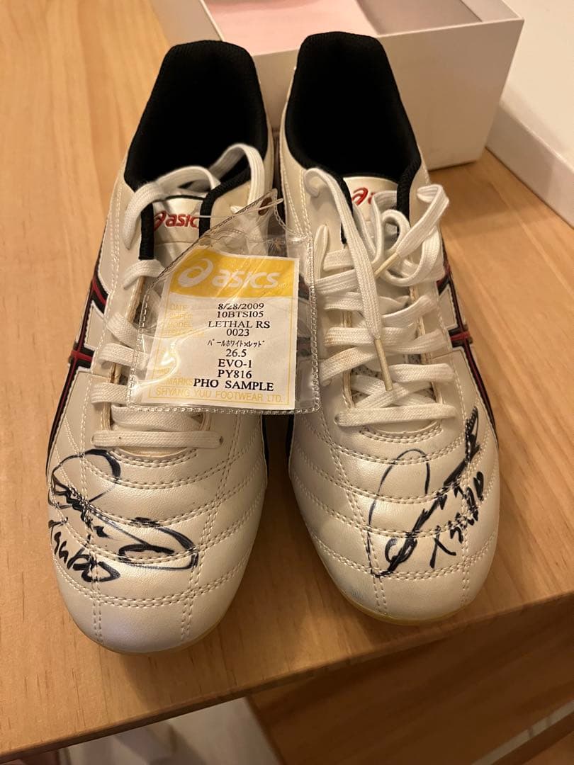 新品未使用】坪井選手 サイン入りasicsスパイク - メルカリ