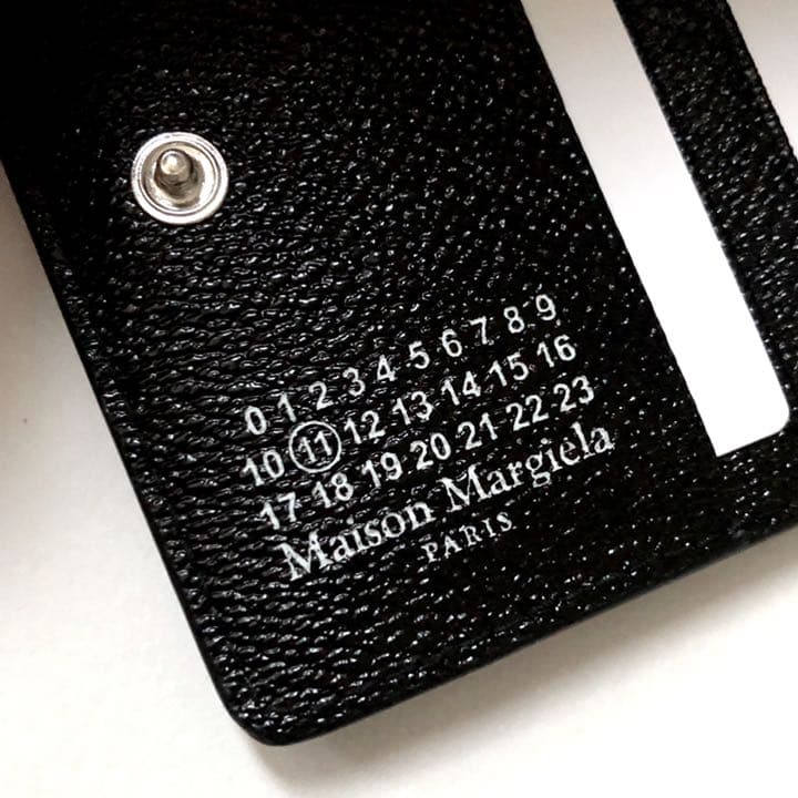 新品 メゾン マルジェラ ブラック カレンダーロゴ 二つ折り 財布