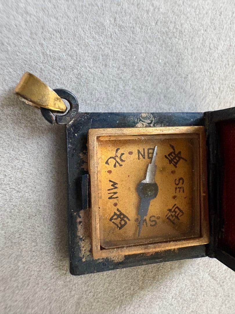 アンティーク ヴィンテージ 金着せ KISE 方位磁針 ロケット ペンダント