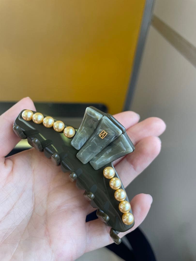 火曜日までお値下げ中ALEXANDRE DE PARIS ヘアクリップの通販はau PAY