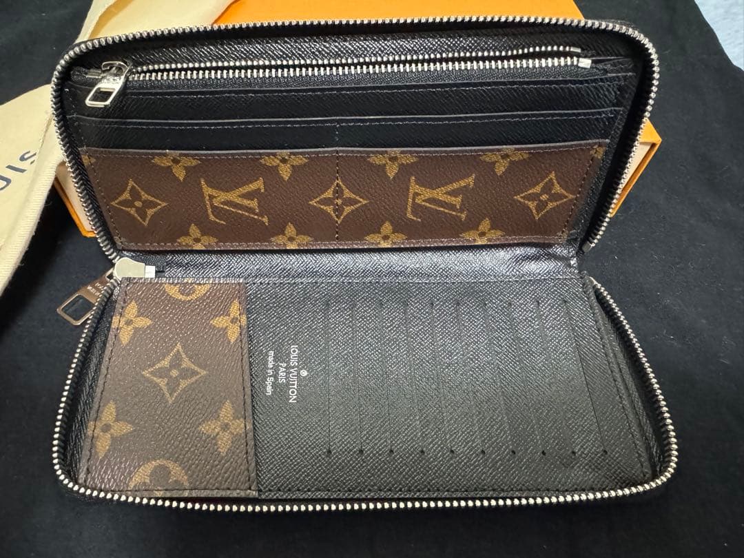 商品名 ルイヴィトン モノグラム マカサー ヴェルティカル ジッピー