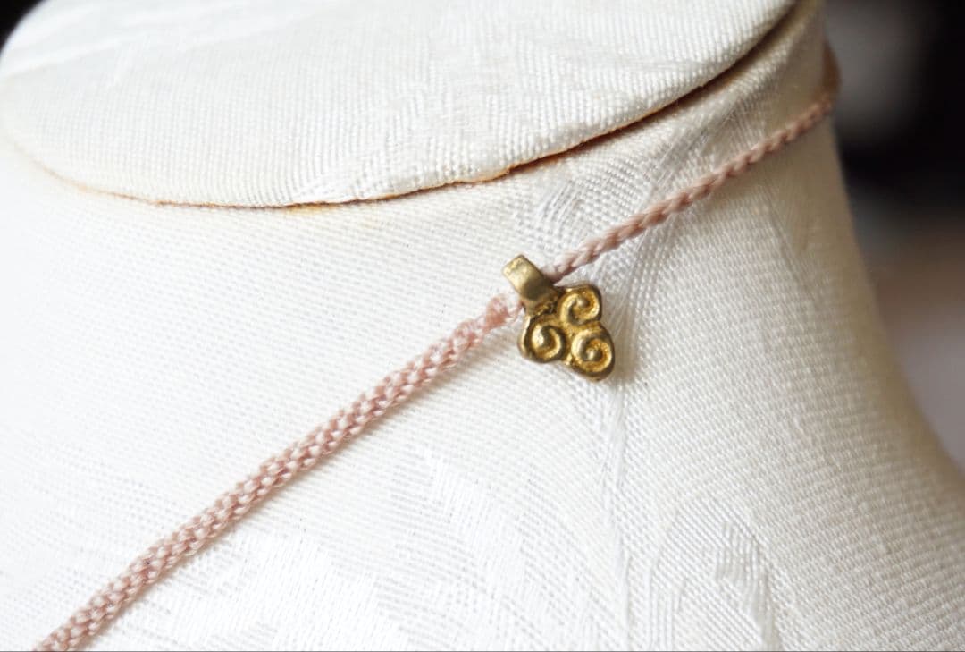 《鮮烈な青》ラブラドライト　レインボームーンストーン　マクラメ　ネックレス