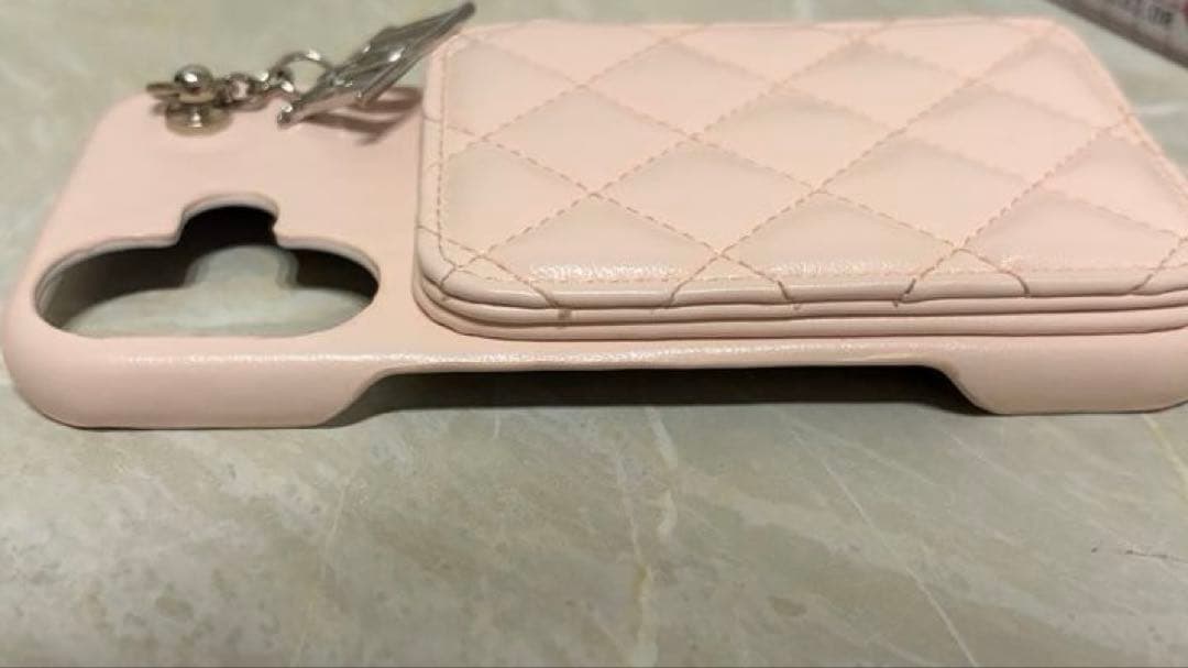 Darich キルティングミラーDDチャームiPhoneケース 17 - メルカリ