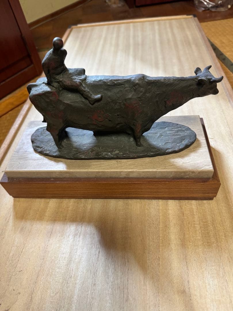 彫刻 大理石台座付き　日本の彫刻家　古賀忠雄　草原の朝 所載品 彫刻家 古賀忠雄(作) 「鶏舎の朝」 ブロンズ製 古賀晟鑑定書付