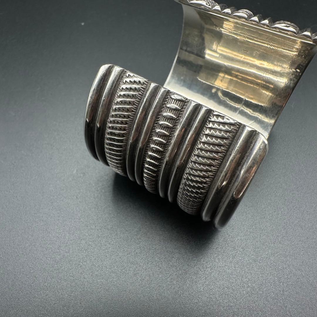 美品】Navajo Clendon Pete スタンプワーク バングル - メルカリ