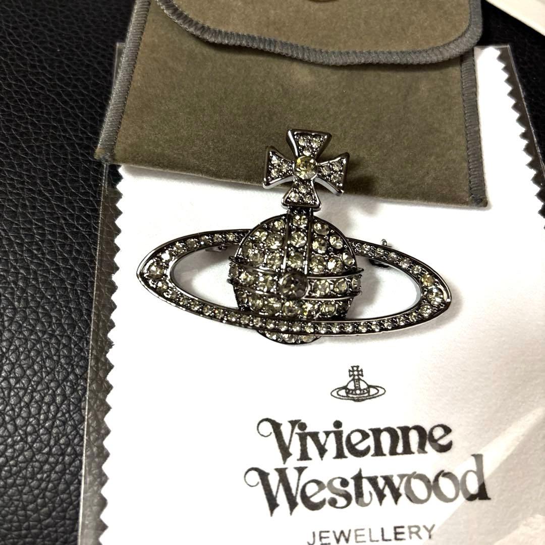 Vivienne Westwood クリスタルブローチ - メルカリ