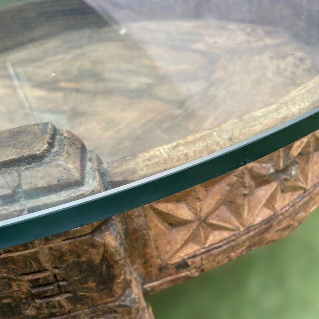 彫刻木製円形テーブル ガラス天板付き アフリカ手彫りローテーブル