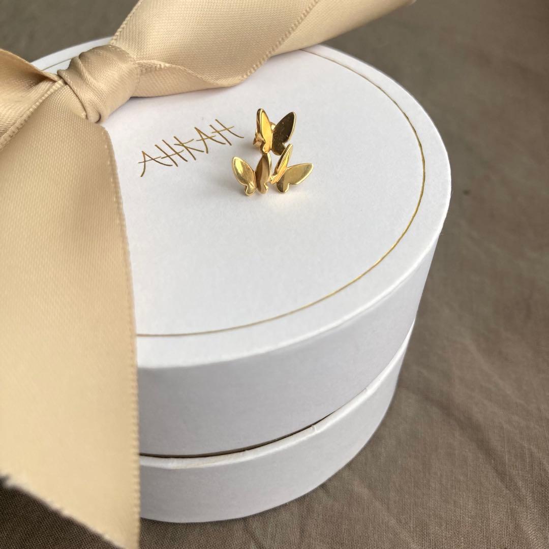 お値下げ⭐︎美品⭐︎AHKAH パピヨンブリリアン ピアス⭐︎シングル 国内直営店】☆AHKAH☆アンパピヨンブリリアン ピアス (AHKAH/ピアス