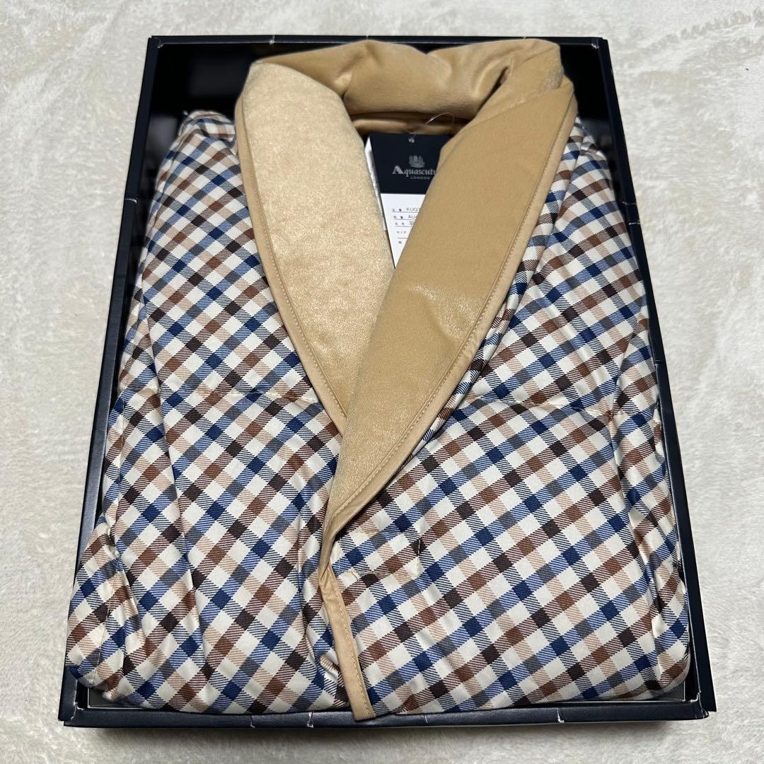 新品未使用品 アクアスキュータム 羽毛ダウン肩当て クラブチェック柄