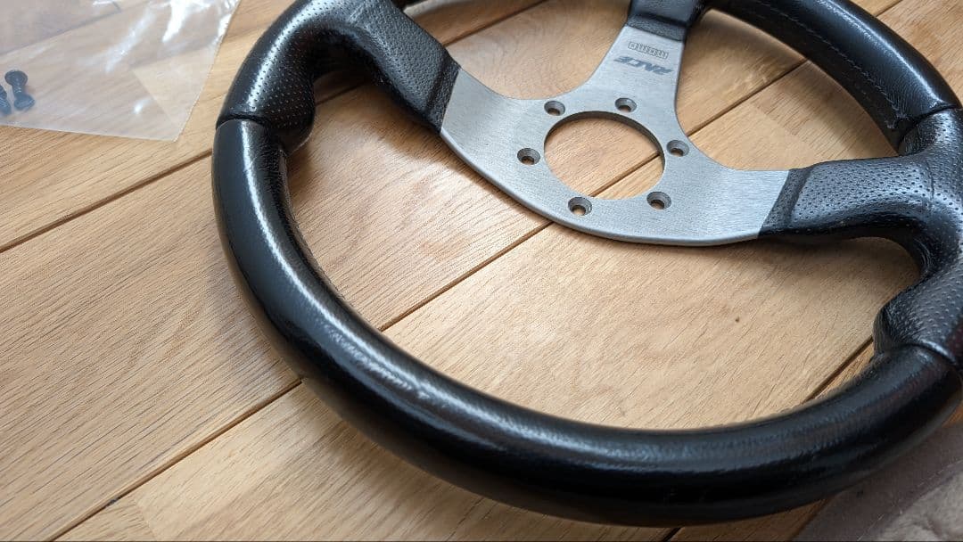 【送料込】MOMO RACE 32π