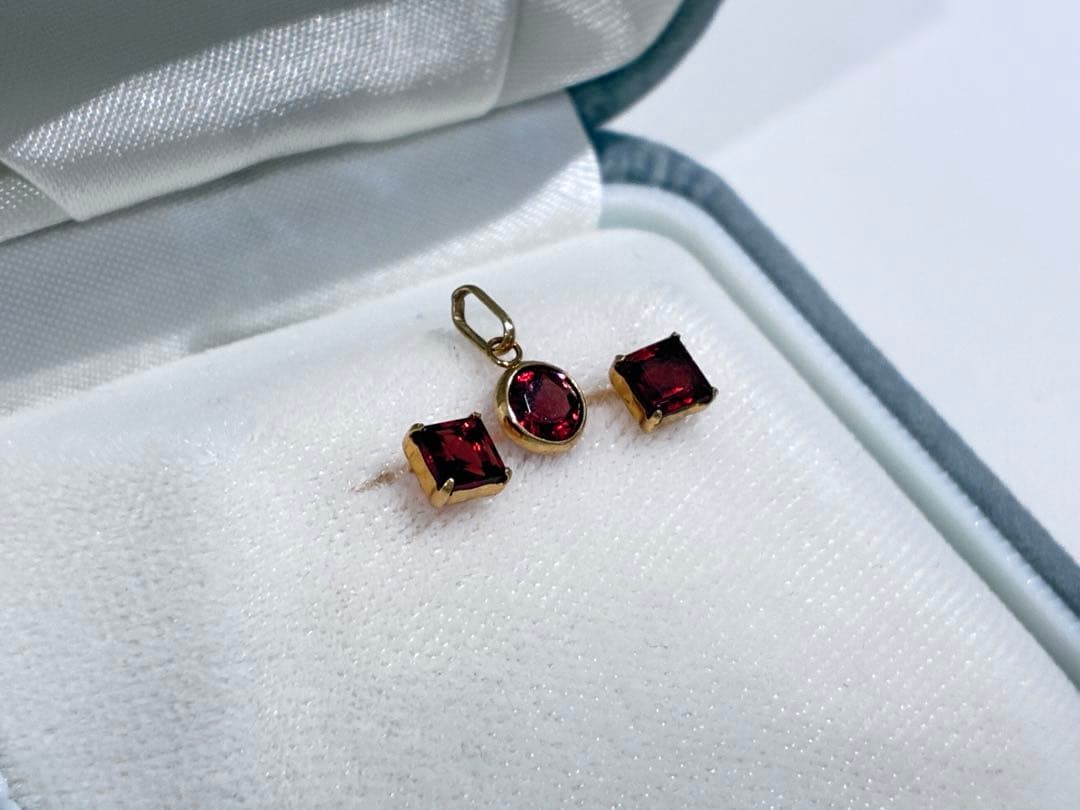 K18 ガーネット ペンダントとピアスセット 0.59ct