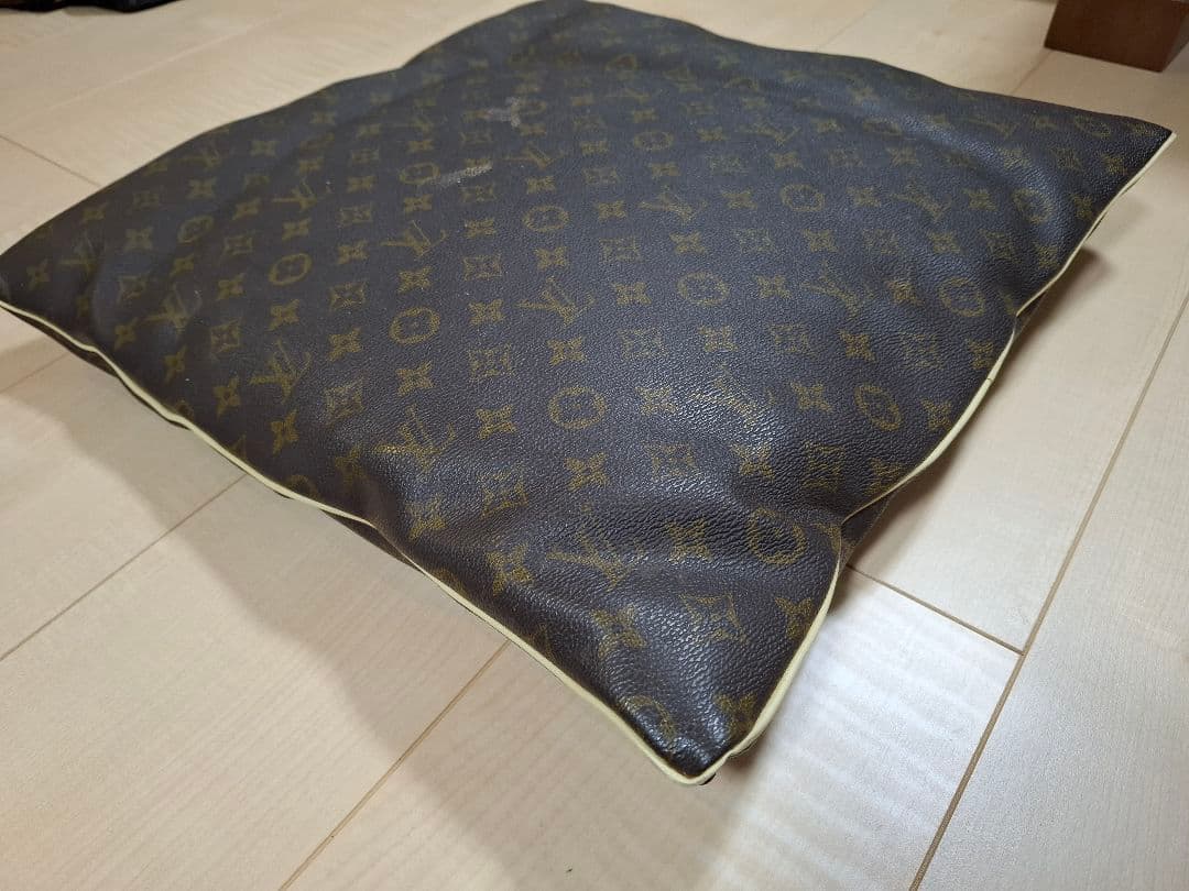 値下!! レア物 ルイ・ヴィトン モノグラム クッション カバー - メルカリ