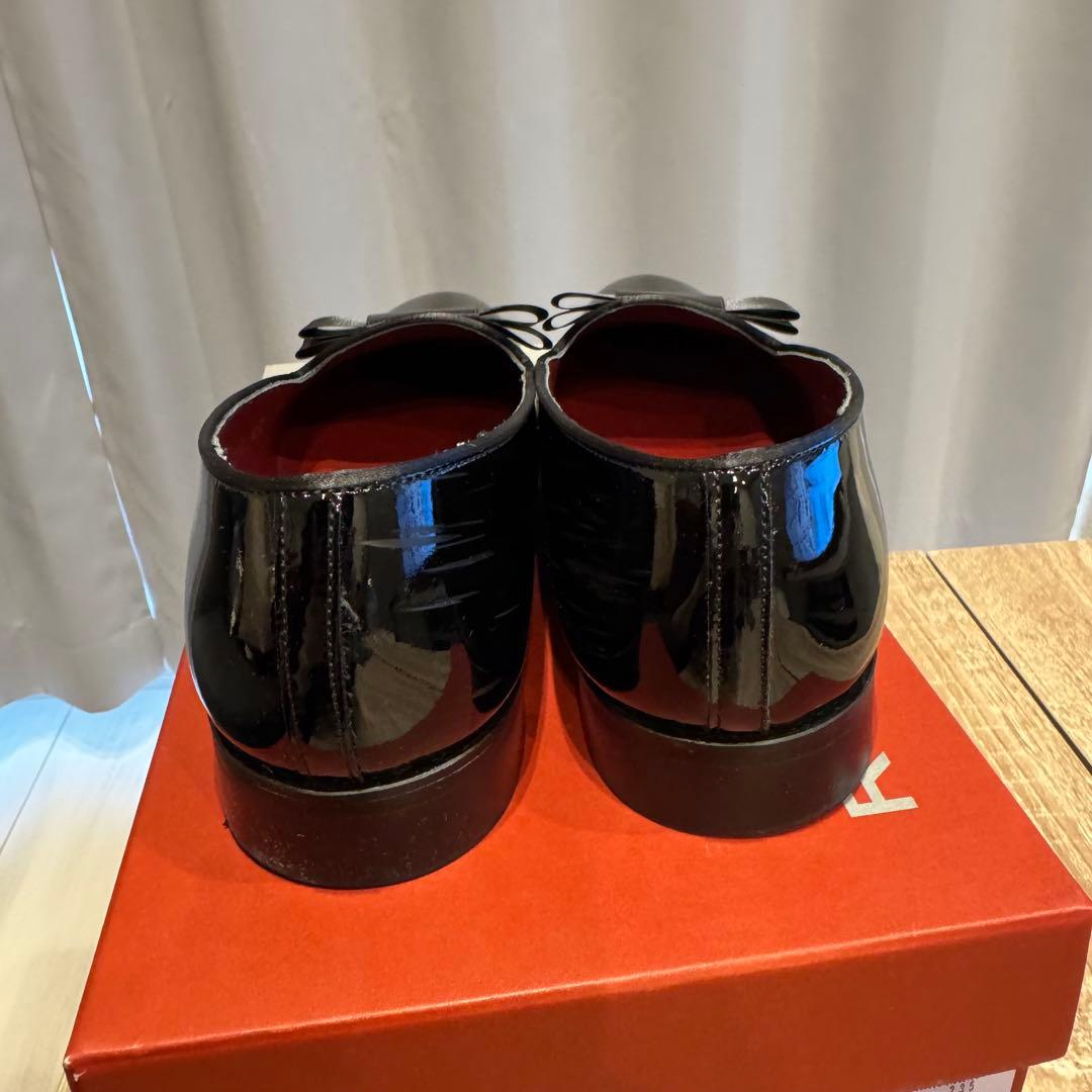 REGAL リボン付き黒ドレスシューズ