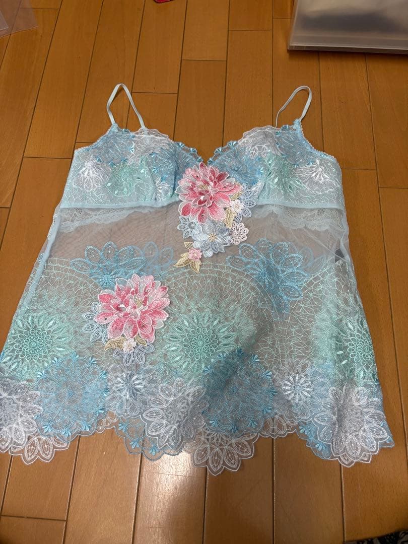 サルート Salute 花柄刺繍キャミソール 水色 - メルカリ